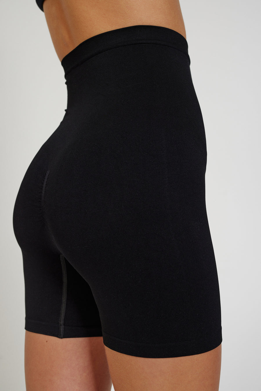 FQSEAM - SEAMLESS SHORTS - BLACK