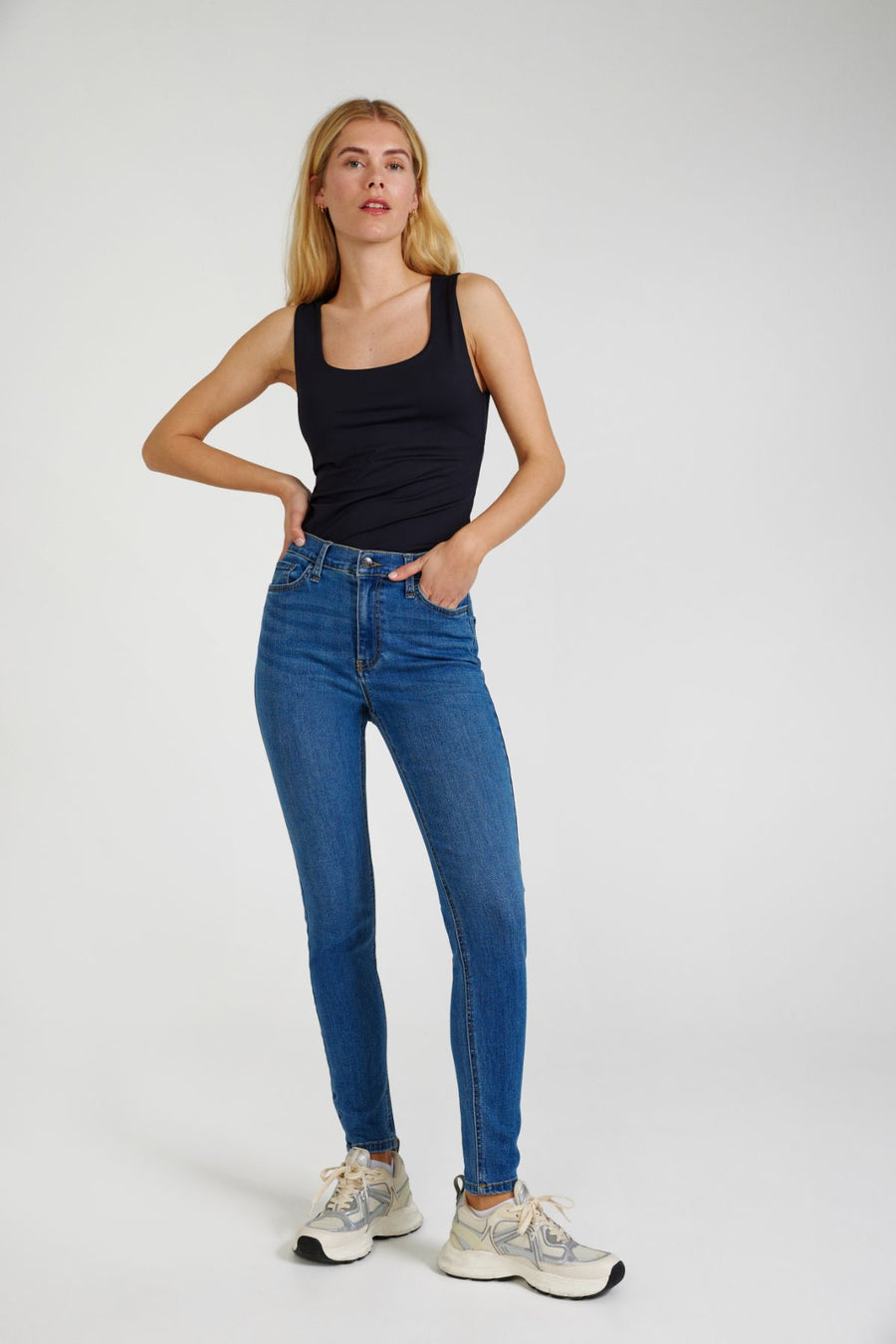 FQHARLOW - JEANS WITH TIGHT FIT - BLUE