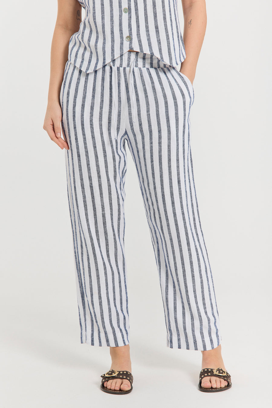 FQLAVISCO - STRIPED ANKLE PANTS - WHITE AND BLUE