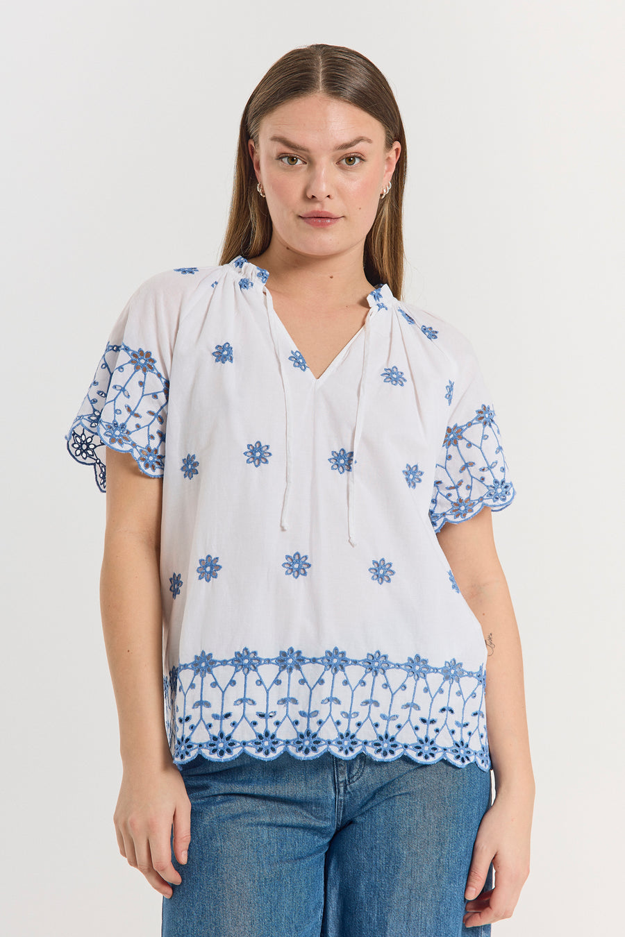 Fqiddi - blouse met geborduurd gatpatroon - wit en blauw