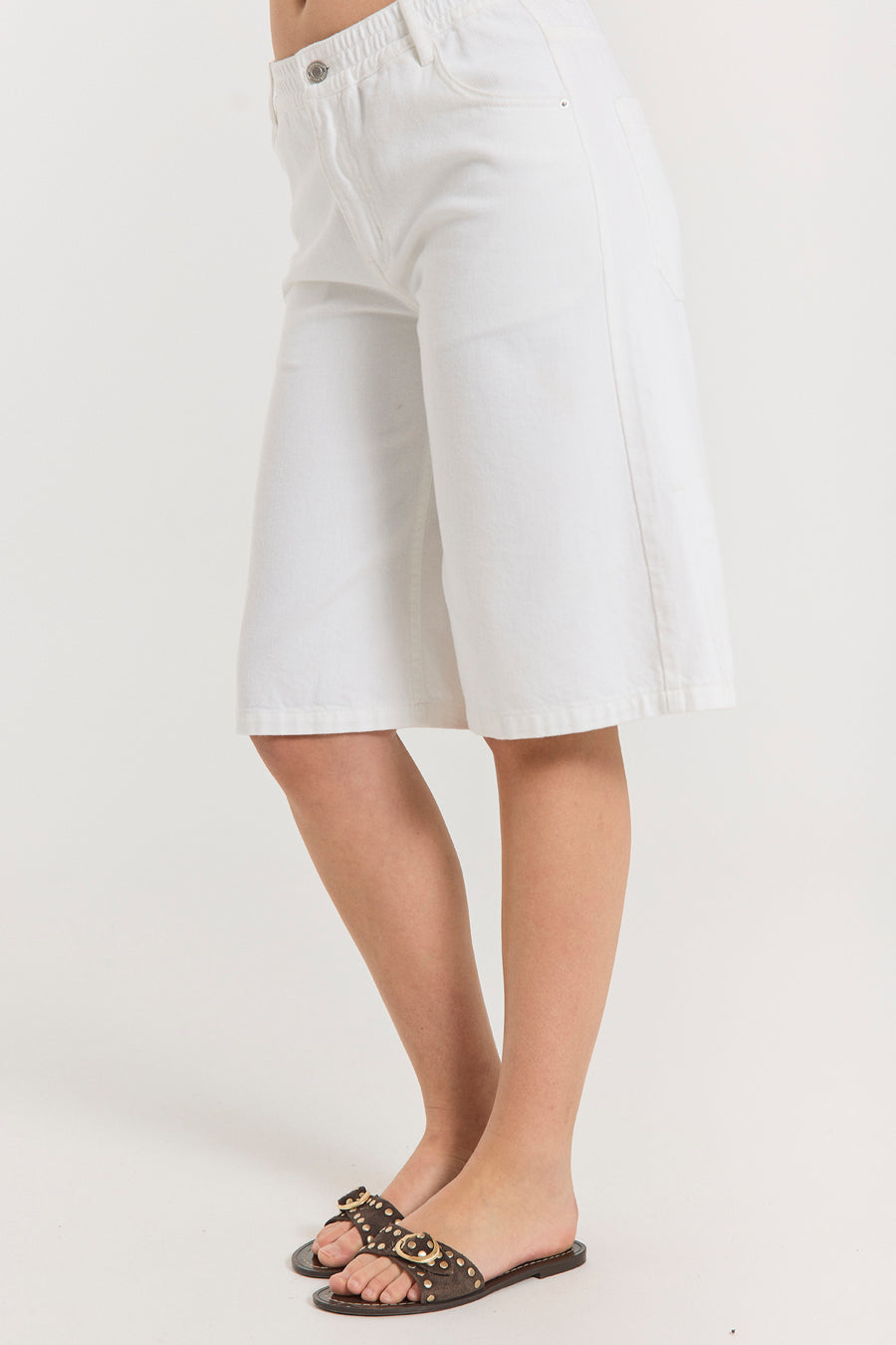 FQCILLA - KNEE-LENGHT DENIMSHORTS - WHITE