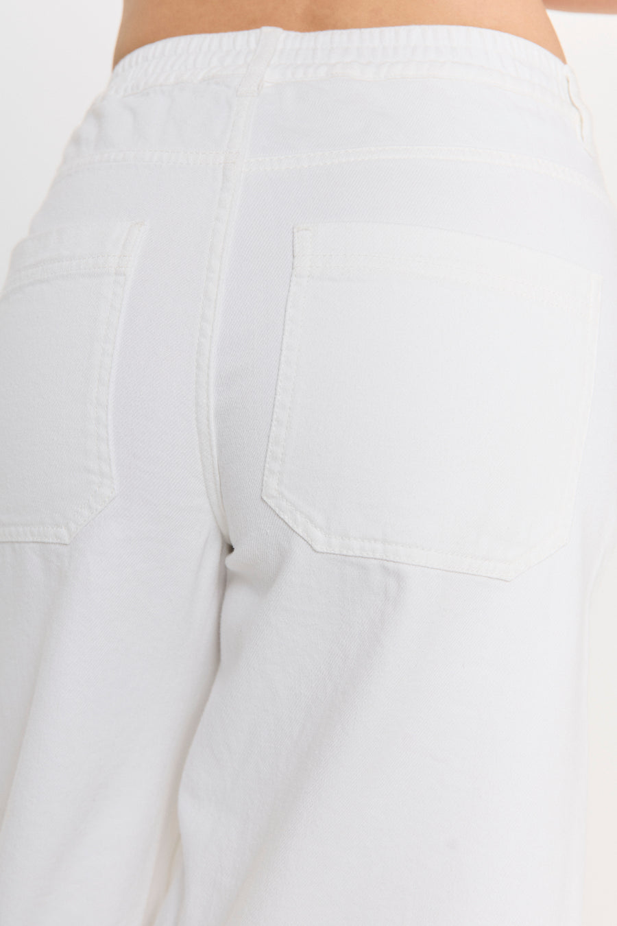 FQCILLA - KNEE-LENGHT DENIMSHORTS - WHITE