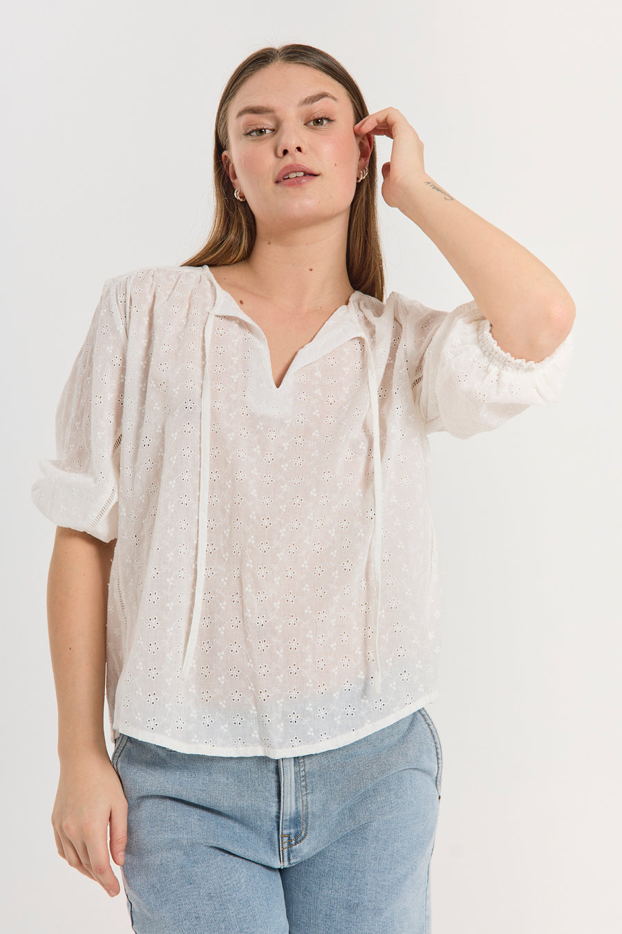 FQDIVA - BLOUSE WITH FLORAL HOLE PATTERN - WHITE