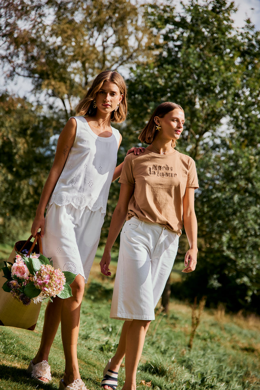 FQHEZEL - T-SHIRT WITH EMBROIDERED DETAIL - BROWN