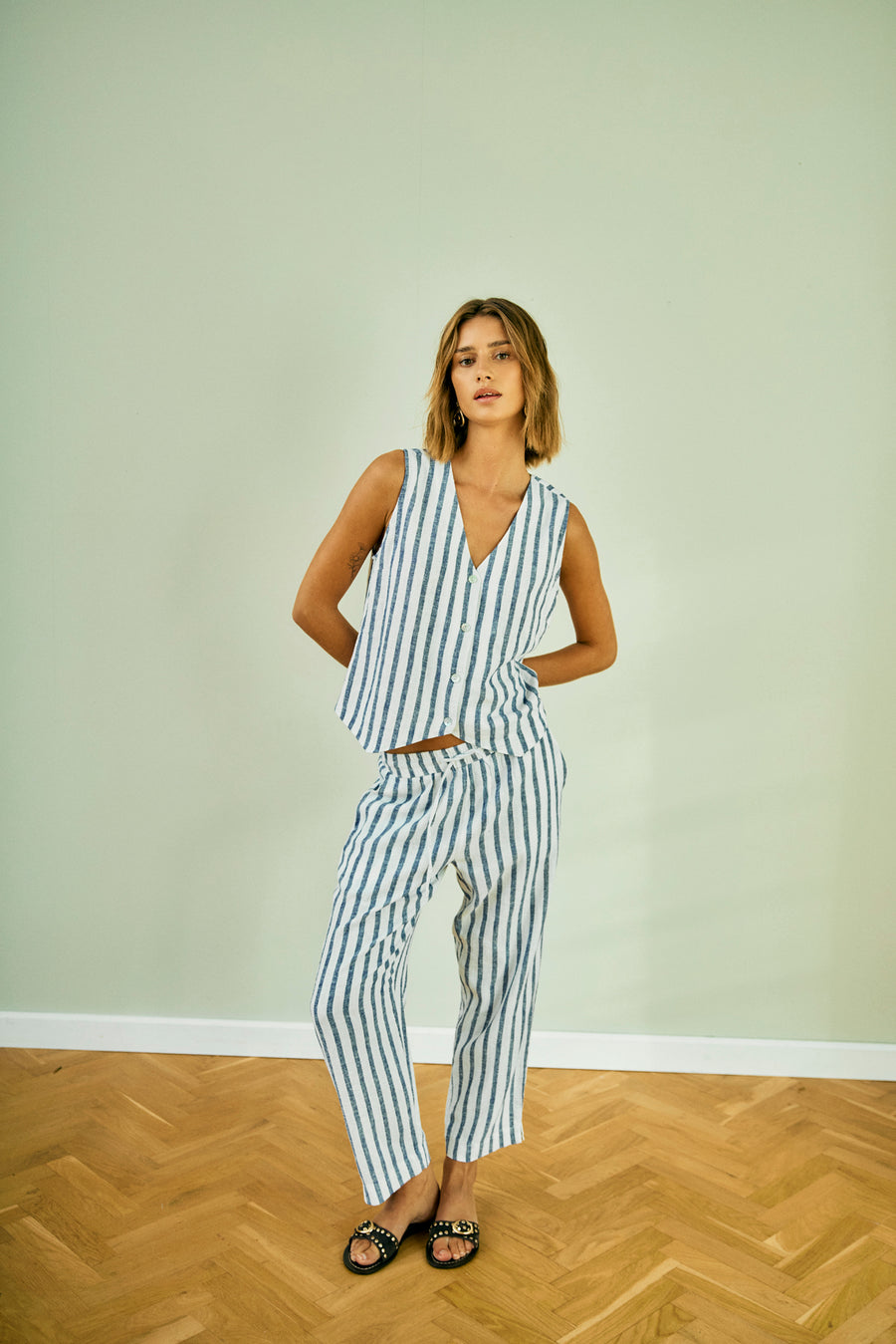 FQLAVISCO - STRIPED ANKLE PANTS - WHITE AND BLUE