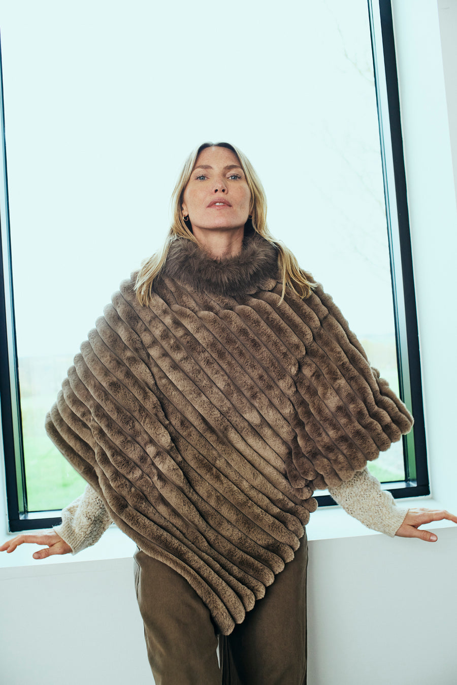 Fqkokan - faux bont poncho - bruin en beige