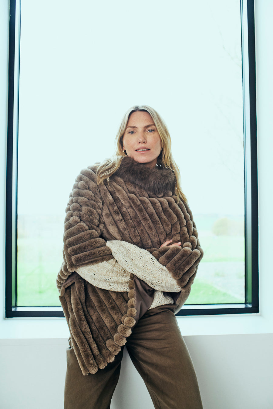 Fqkokan - faux bont poncho - bruin en beige