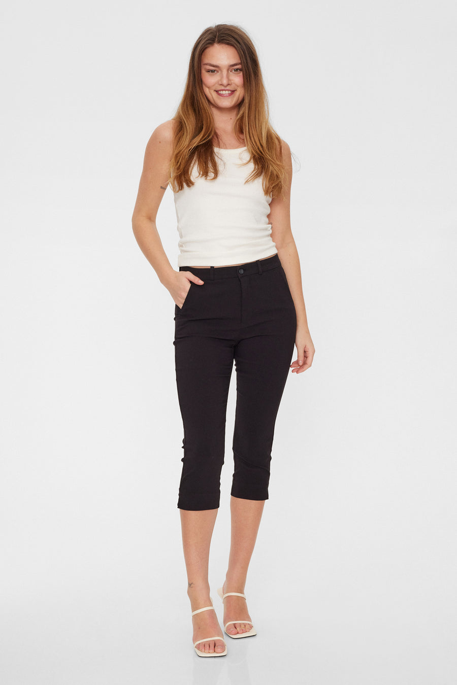 FQSOLVEJ - CAPRI PANTS - BLACK