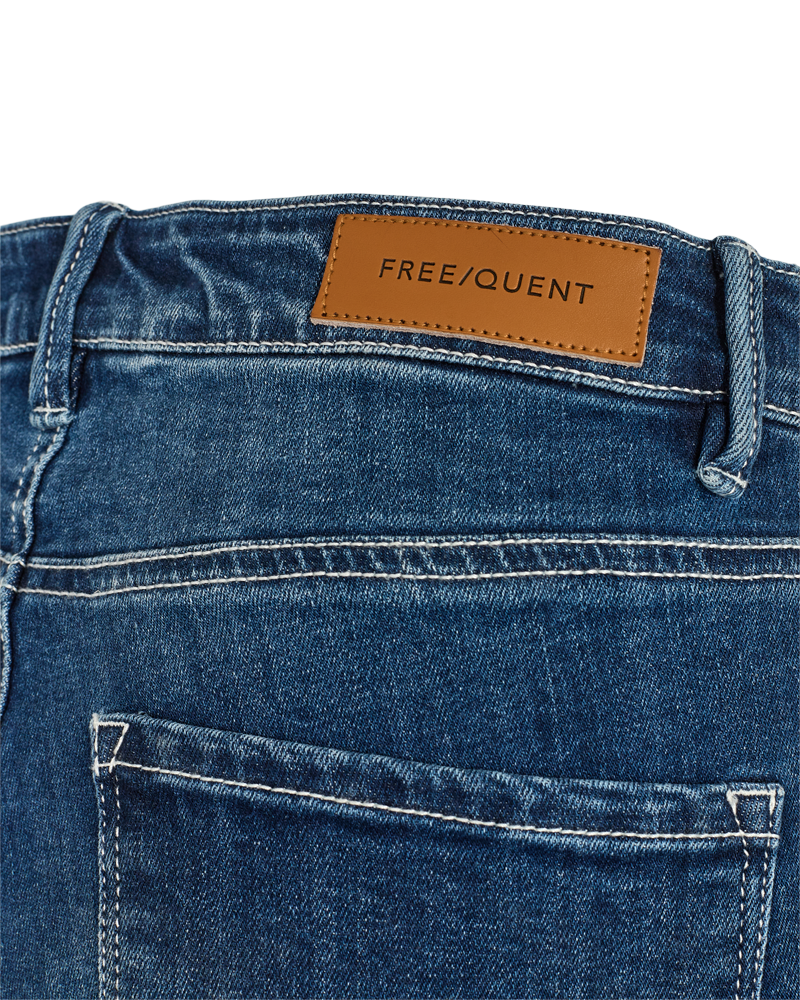 Fqamie - knie -lenght shorts in denim - blauw